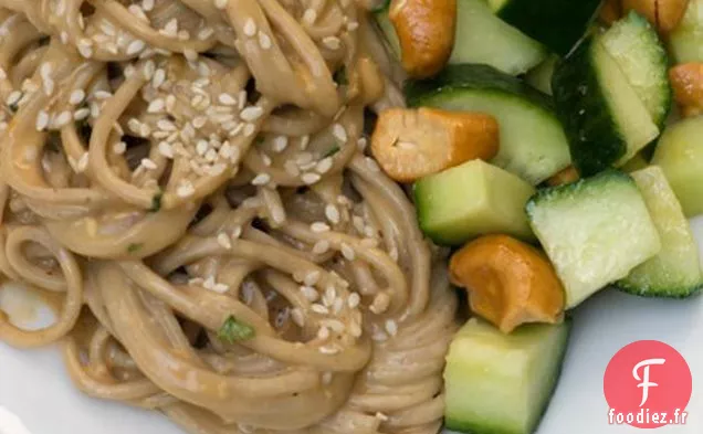 Nouilles Au Sésame Et Salade De Noix De Cajou Au Concombre