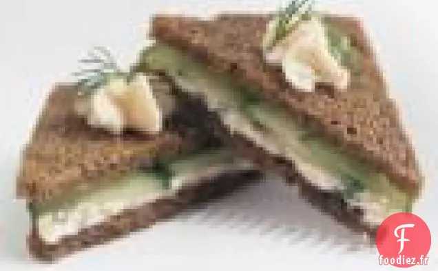 Sandwichs À La Mousse De Saumon Fumé Et Au Thé Au Concombre