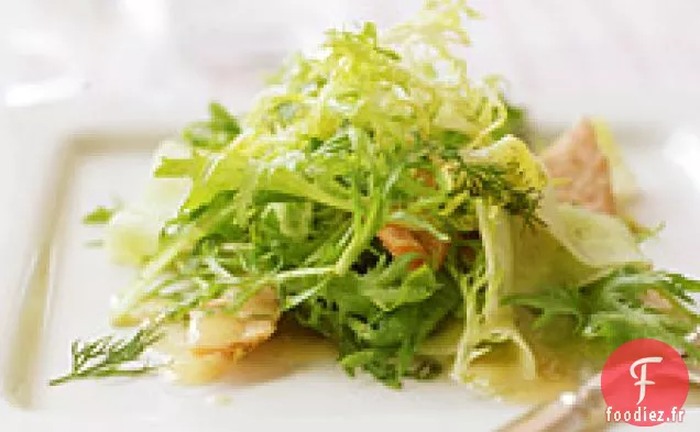 Frisée Au Saumon En Flocons Et Au Concombre