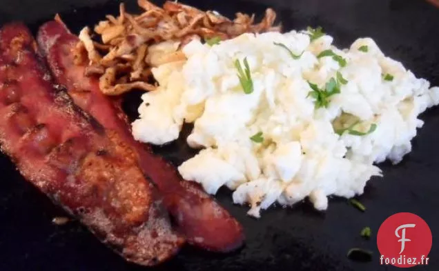 Blancs d'œufs Brouillés Avec Champignons Shiitake et Bacon de Dinde