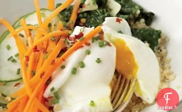 Quinoa Avec Œuf Poché, Épinards Et Concombre