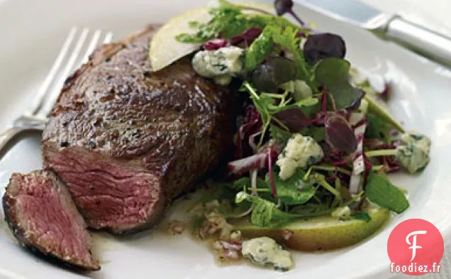 Steaks d'Entrecôte avec Radicchio, Poire et Salade de Fromage Bleu