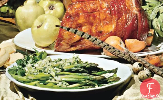 Salade D'Asperges, D'Oignons Verts, De Concombres Et D'Herbes