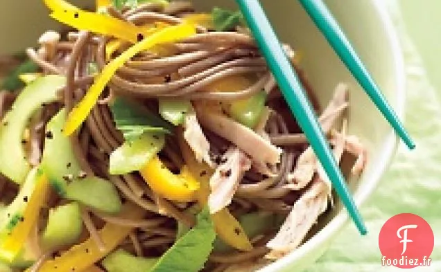Salade De Nouilles Soba Froides Au Poulet, Aux Poivrons Et Au Concombre