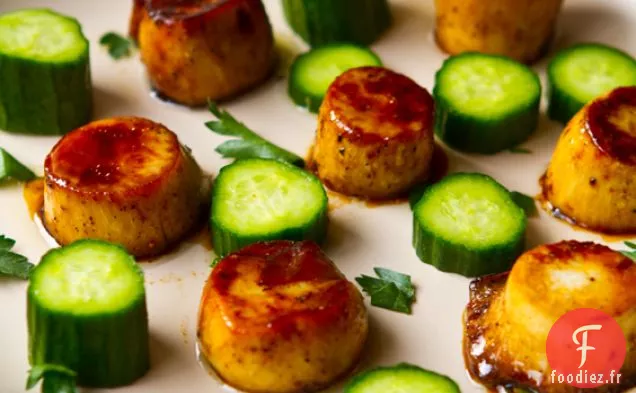 Pétoncles Végétaliens Aux Champignons Aux Huîtres Royales Avec Concombres Persans