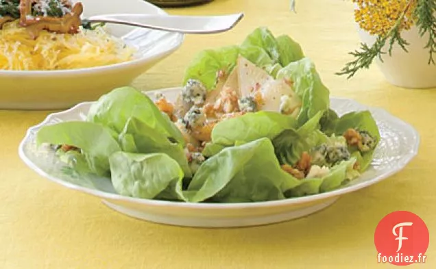 Salade Bibb aux Poires Poivrées et aux Noix Confites