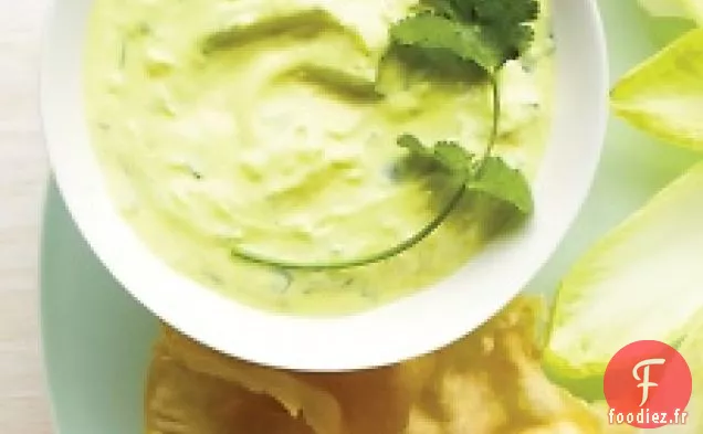 Trempette Au Yogourt Épicé Et Au Concombre Avec Pappadams