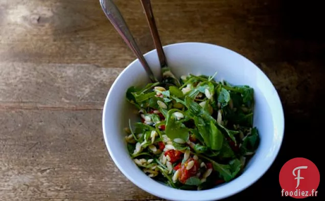 Salade de Risoni Avec Roquette et Tomates Cerises Rôties