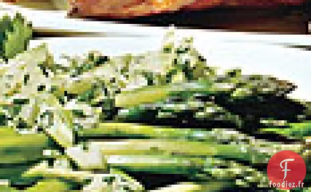 Salade d'Asperges, d'Oignons Verts, de Concombres et d'Herbes