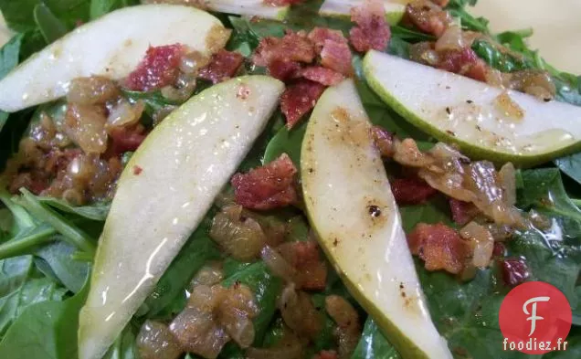 Salade Tiède d'Épinards et de Poires Avec Vinaigrette Au Bacon