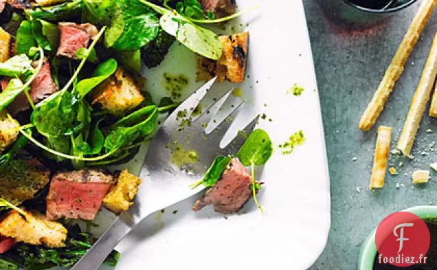 Salade de Bœuf, Broccolini et Pain avec Salsa Verde