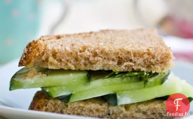 Sandwichs Au Thé Au Concombre Et À La Menthe Avec Tartinade Au Wasabi À L'Érable