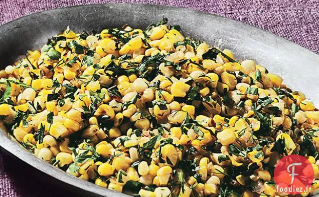 Sauté de Maïs d'été avec des tonnes d'herbes