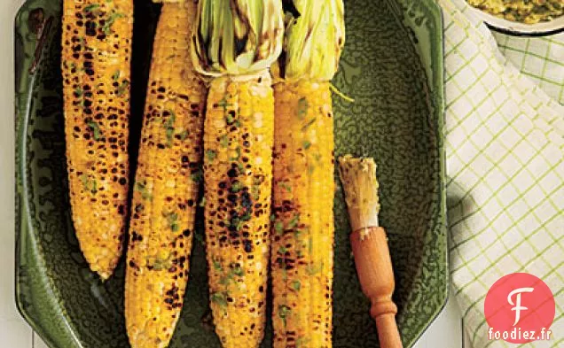Maïs Grillé en Épi avec Beurre de Jalapeño rôti
