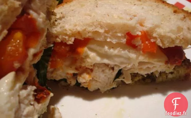 Poitrine de Poulet Aux Poivrons Rouges Rôtis, Mozzarella et Pesto