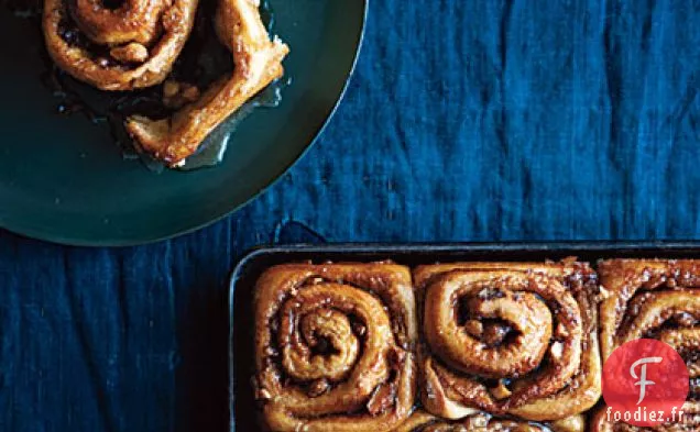 Rouleaux de Cannelle Épicés avec Glaçage à l'érable