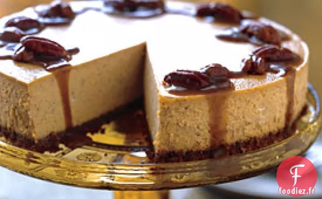 Gâteau au Fromage Épicé à la Citrouille et Sauce Caramel-Bourbon