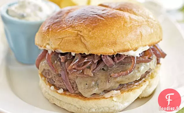 Hamburgers au Cheddar avec Confiture d'Oignons Rouges