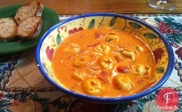 Soupe Crémeuse de Tortellinis à la Tomate Et au Basilic