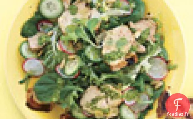 Salade de Poulet Grillé avec Radis, Concombres et Pesto à l'estragon