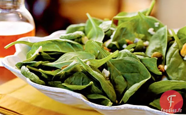 Salade d'Épinards au Gorgonzola, Pistaches et Vinaigrette à la Gelée de Poivre