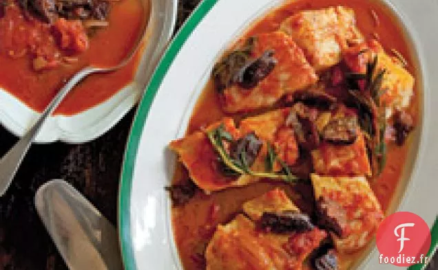 Morue Pochée À La Sauce Tomate Aux Pruneaux