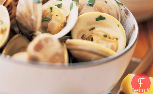 Palourdes ou Moules cuites à la vapeur dans un Bouillon assaisonné