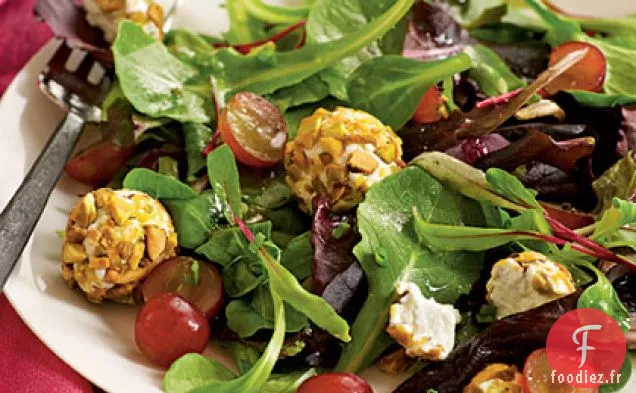 Salade Printanière aux Raisins et Fromage de Chèvre en Croûte de Pistache