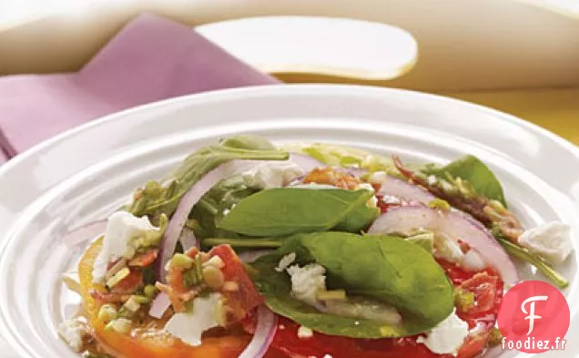 Salade de Tomates Anciennes et de Fromage de Chèvre avec Vinaigrette au Bacon