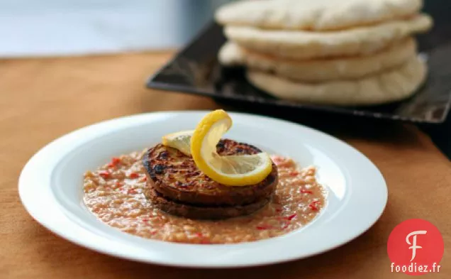 Aubergines Grillées À l'Indonésienne Avec Sauce Épicée Aux Arachides