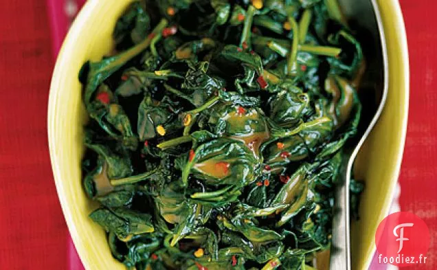 Légumes Verts À La Sauce Épicée Aux Arachides