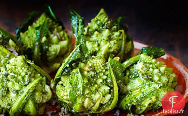 Brocoli Romanesco à la Sauce aux Herbes Vertes