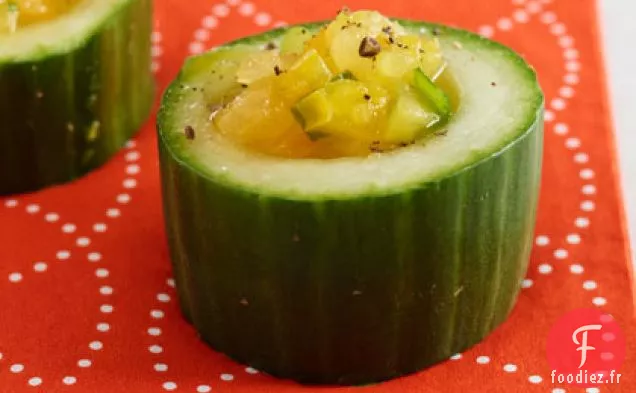 Gaspacho de Tomate Jaune dans des Tasses de Concombre