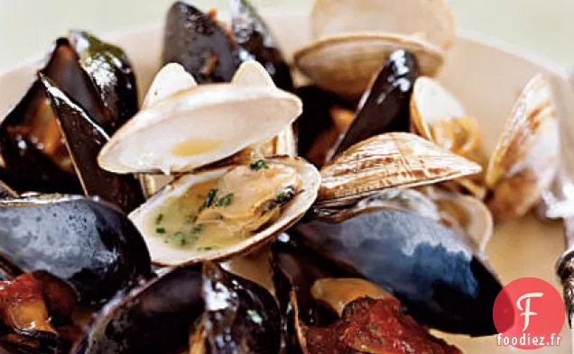 Moules et Palourdes cuites à la vapeur avec Deux Sauces