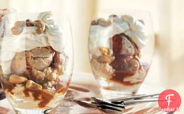 Sundaes au Caramel et à la Crème Fraîche aux Noix de Cajou