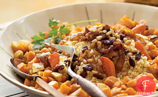 Couscous de Légumes Rôtis avec Pois Chiches et Garniture Oignon-Pignons de Pin (Al Cuscus bil Khodar al-mausim)