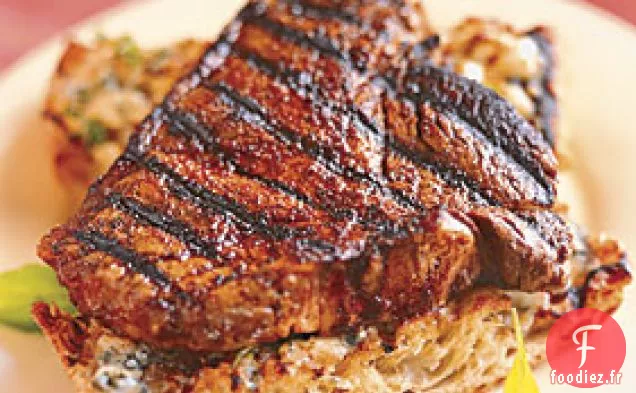 Steaks Frottés au Chipotle et Toasts au Gorgonzola