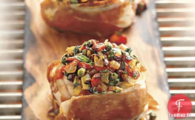 Lotte en Planches de Cèdre avec Relish Rôti au Feu et Puttanesca