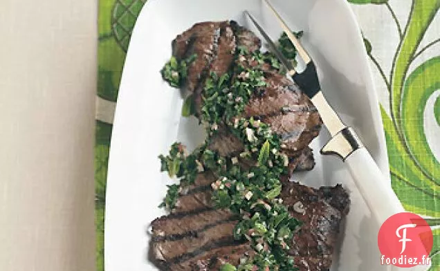 Steak Grillé aux Herbes Fraîches du Jardin