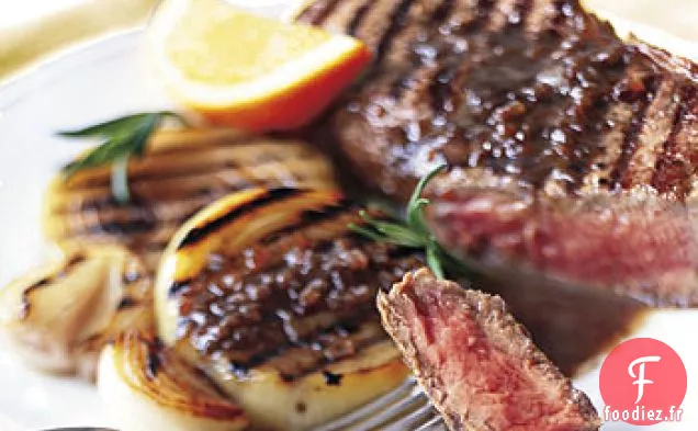 Steak Grillé et Oignons au Romarin - Sauce au Beurre Balsamique
