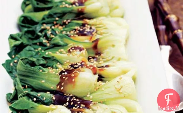 Légumes Verts Asiatiques Cuits à la Vapeur avec sauce Shiitake