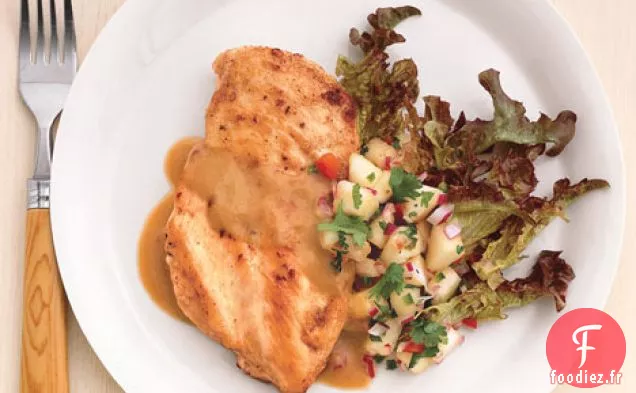 Poitrines de Poulet Sautées avec Salsa à la Poire, au Poivron et à la coriandre