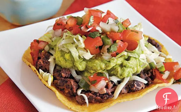 Tostadas Végétariennes aux Haricots Noirs et Guacamole Facile