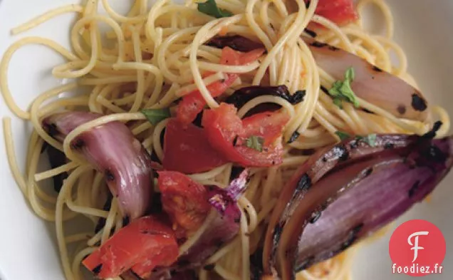 Spaghetti aux Tomates Fumées et Oignons