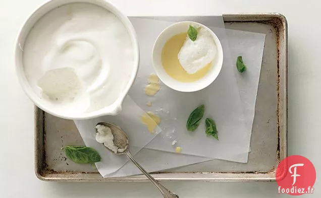 Pouding aux Neiges au Citron avec Sauce à la Crème au Basilic