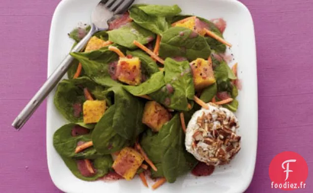 Salade de Fromage de Chèvre en Croûte de Pacanes et Vinaigrette à la Grenade