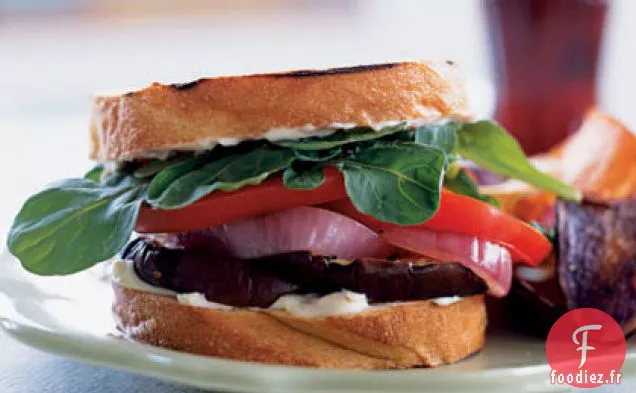 Sandwichs aux Aubergines Grillées avec Oignon Rouge et Aïoli