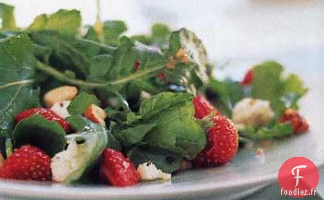 Salade de Fraises et Roquette avec Vinaigrette aux Noisettes