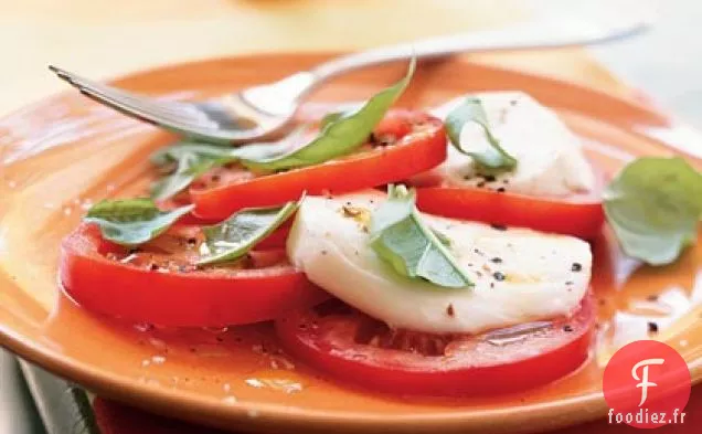 Salade de Tomates, Mozzarella Fraîche et Basilic