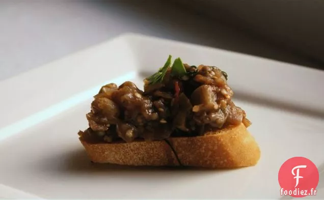 Crostini À La Caponata D'Aubergine Avec Filet De Grenade -balsamique